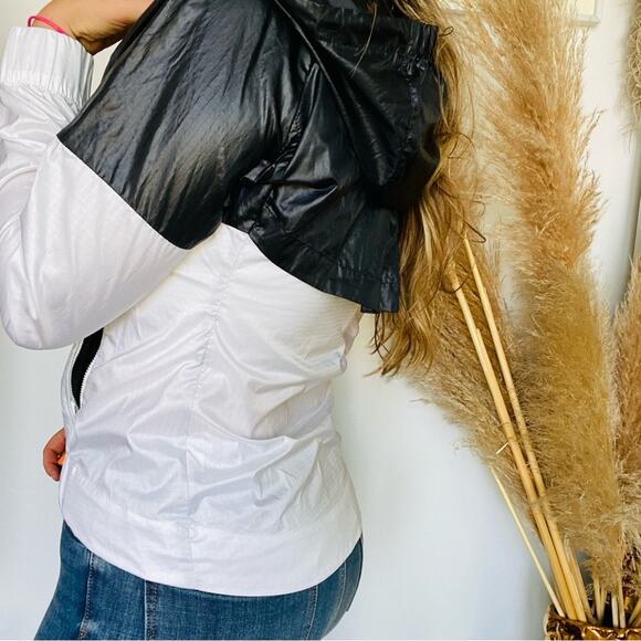 NEW NIKE Black White Colorblock Solid Windbreaker Jacket Hoodie Hood Pockets S - Picture 4 of 10